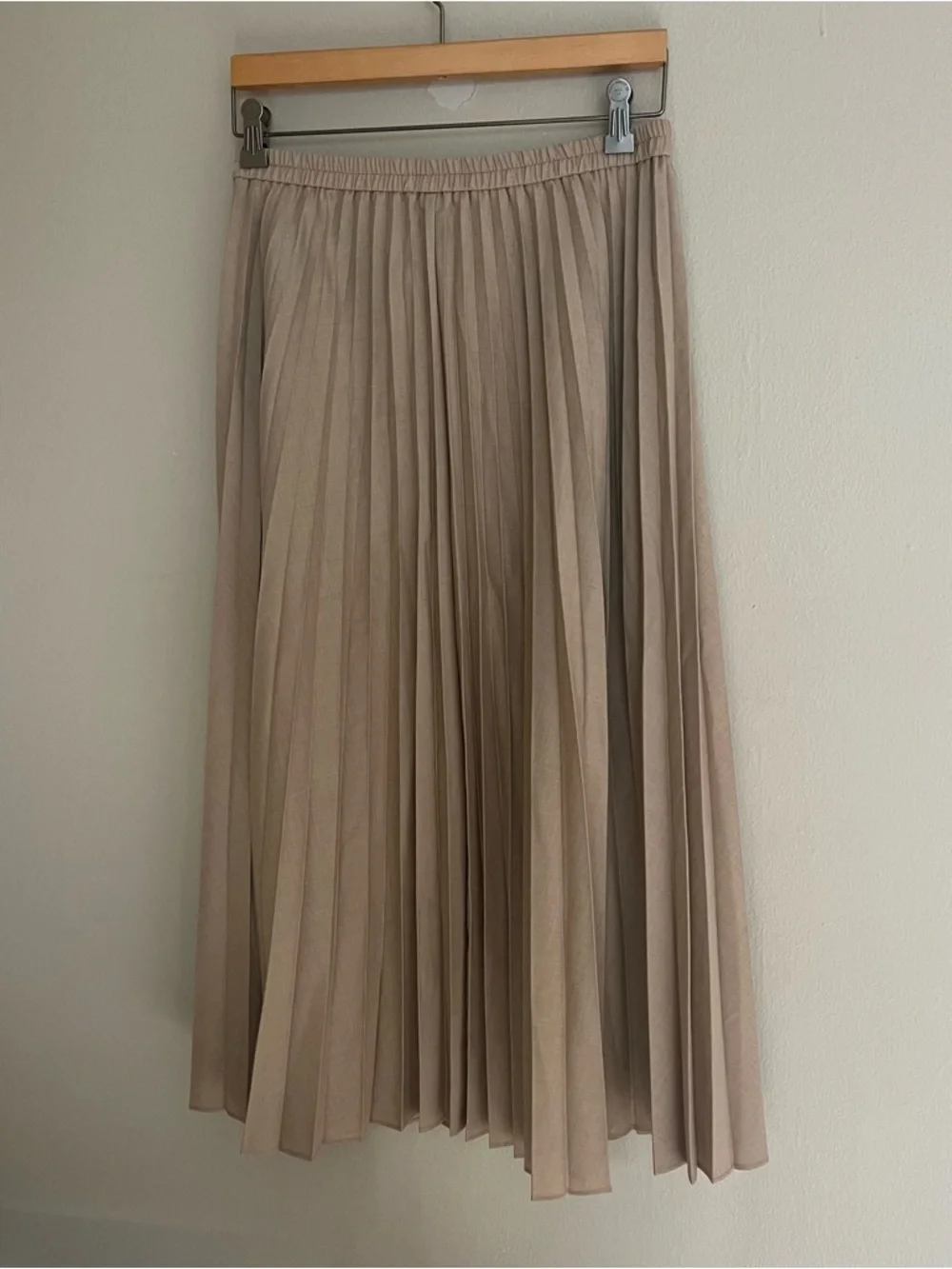 Uniqlo Chiffon Pleated Long Skirt Beige M - Picture 1 of 3